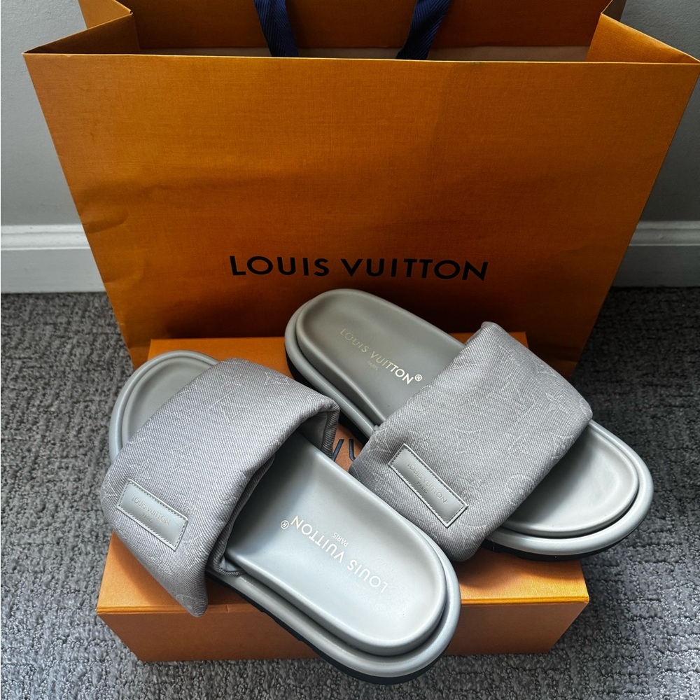 Louis Vuitton Pool Pillow Flat Comfort Mule - Picture 3 of 7
